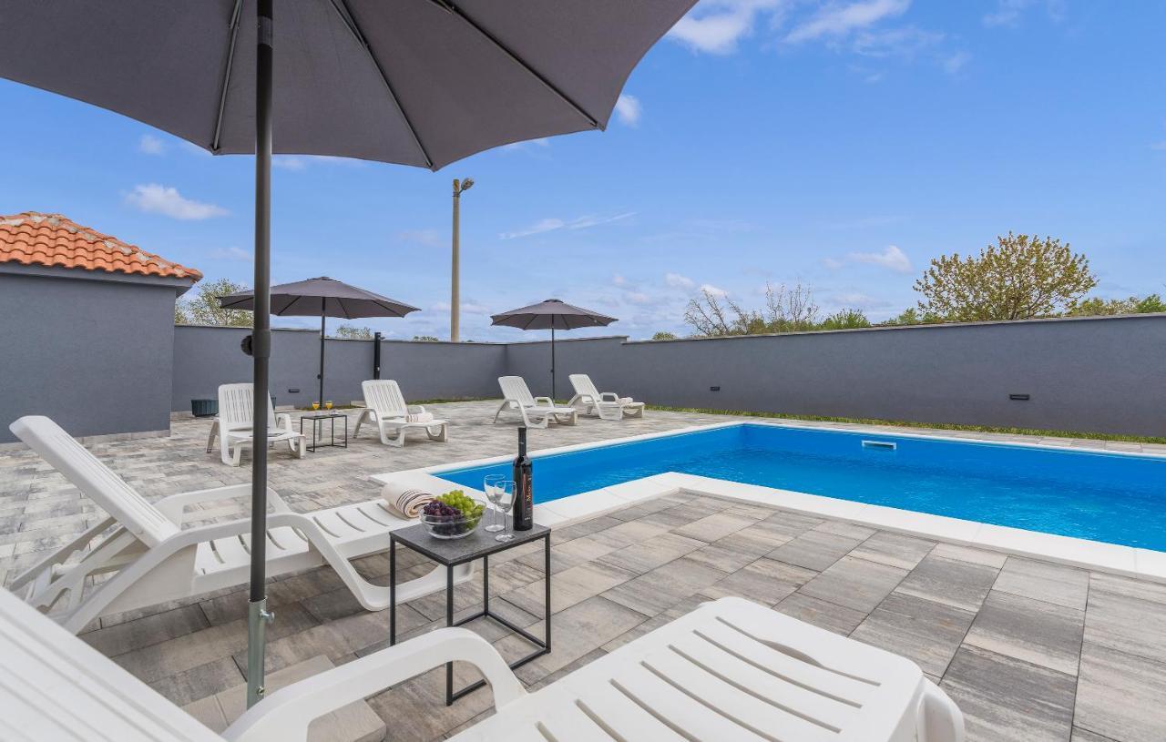 Apartmani Natalija Poreč Exteriör bild