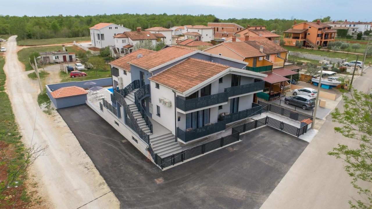 Apartmani Natalija Poreč Exteriör bild
