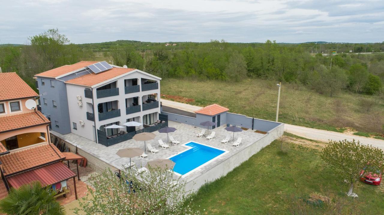 Apartmani Natalija Poreč Exteriör bild