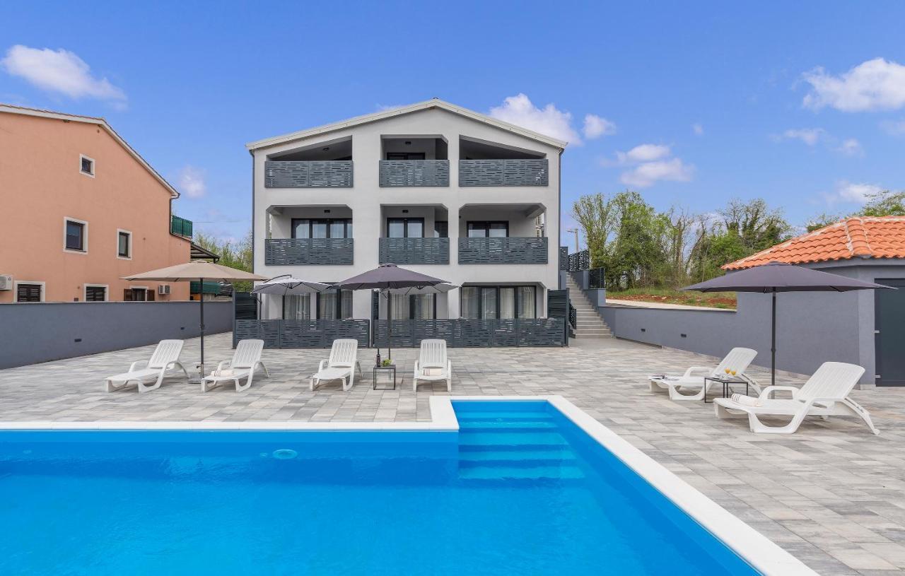 Apartmani Natalija Poreč Exteriör bild