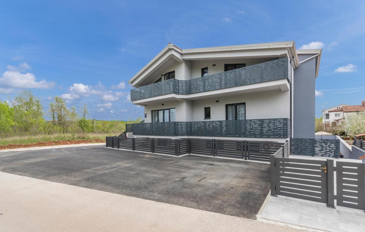 Apartmani Natalija Poreč Exteriör bild