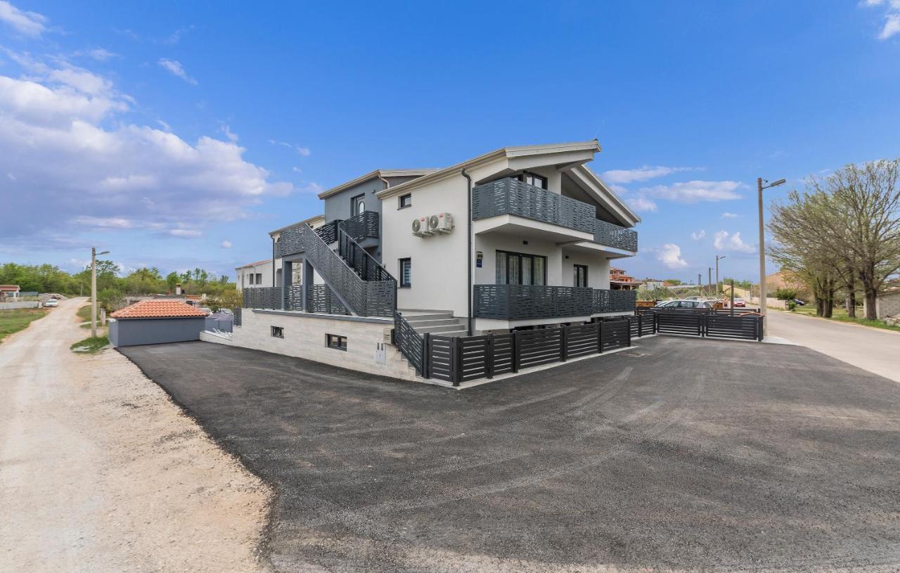 Apartmani Natalija Poreč Exteriör bild