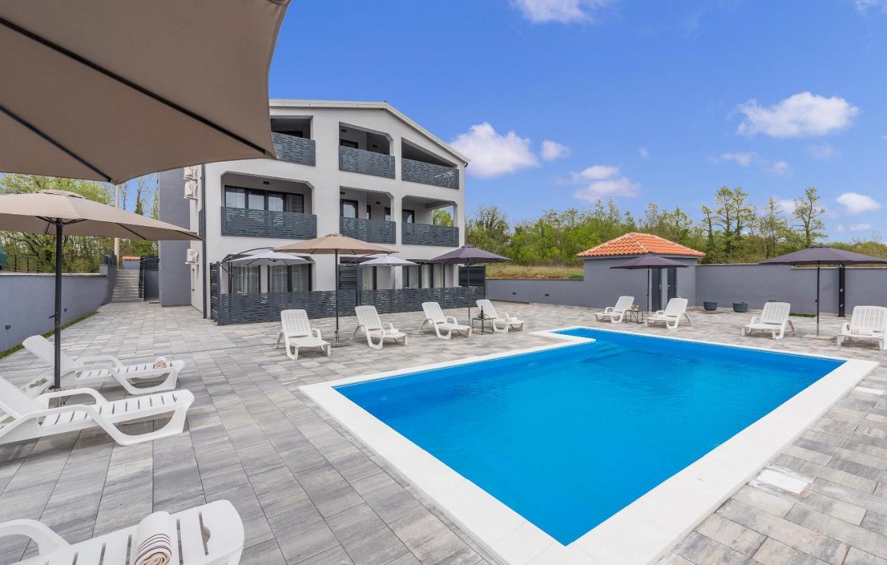 Apartmani Natalija Poreč Exteriör bild