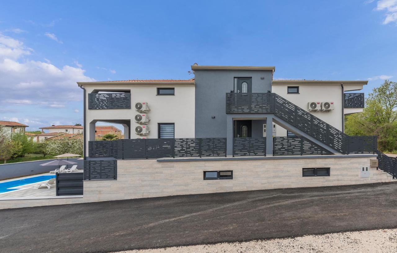 Apartmani Natalija Poreč Exteriör bild