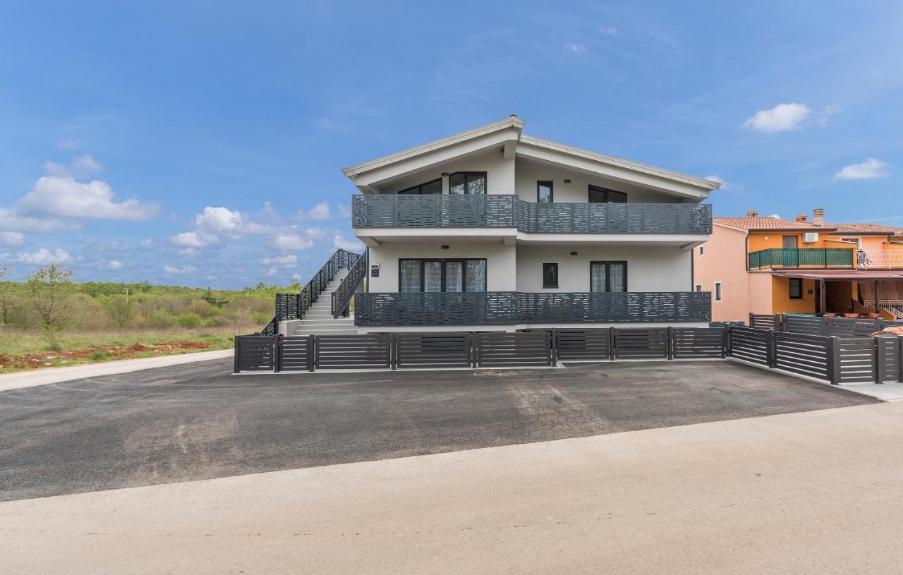 Apartmani Natalija Poreč Exteriör bild