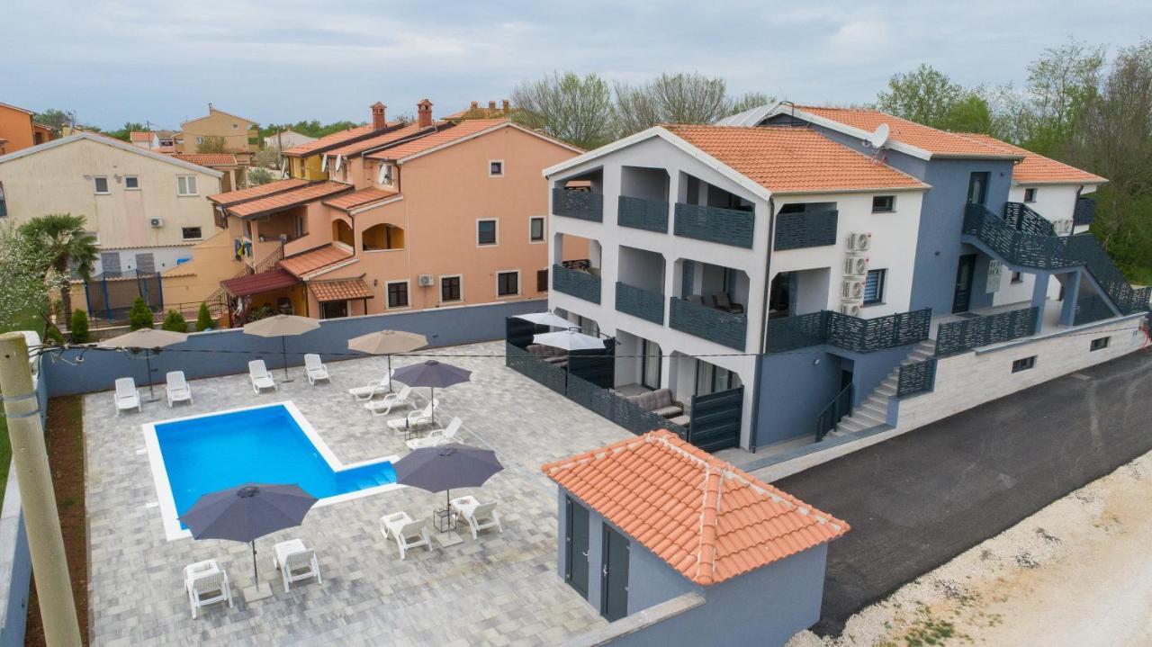 Apartmani Natalija Poreč Exteriör bild