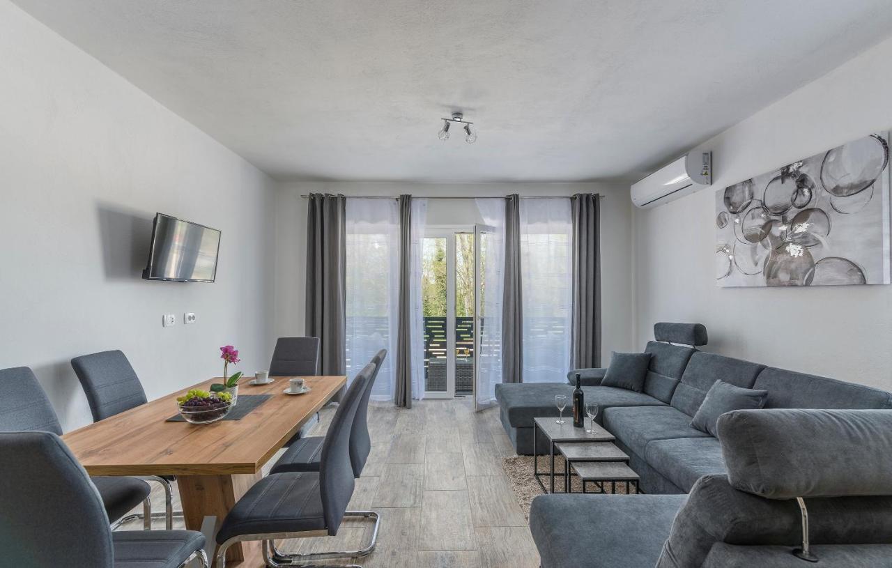 Apartmani Natalija Poreč Exteriör bild