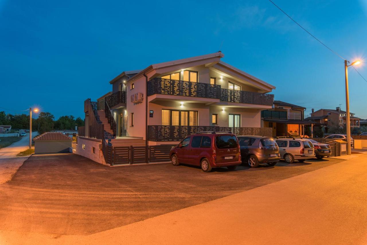 Apartmani Natalija Poreč Exteriör bild