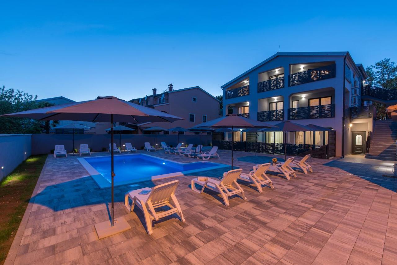 Apartmani Natalija Poreč Exteriör bild